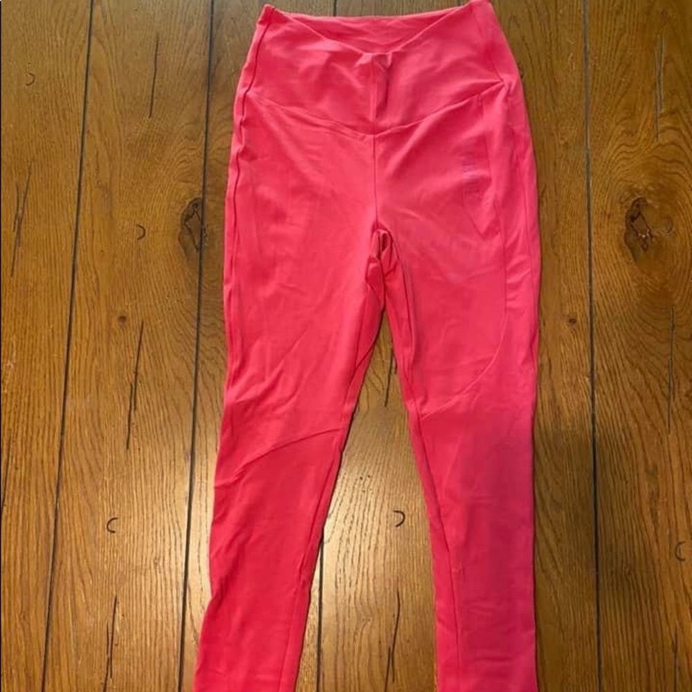 ⭐️Pink Gymshark Captivate Leggings NWOT⭐️